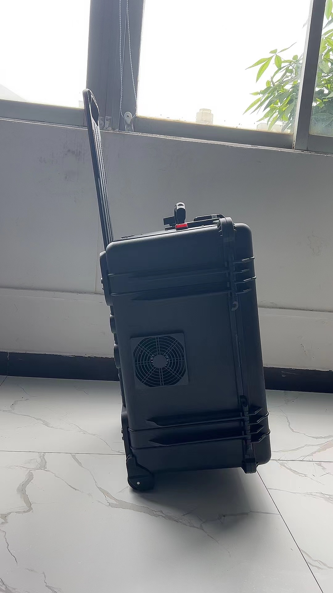 天镇手拉箱型移动通信干扰器